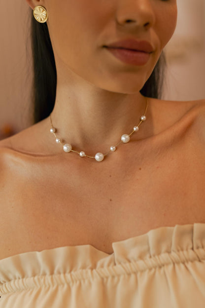 Brinco Redondo Martelado PP com Base Dourado