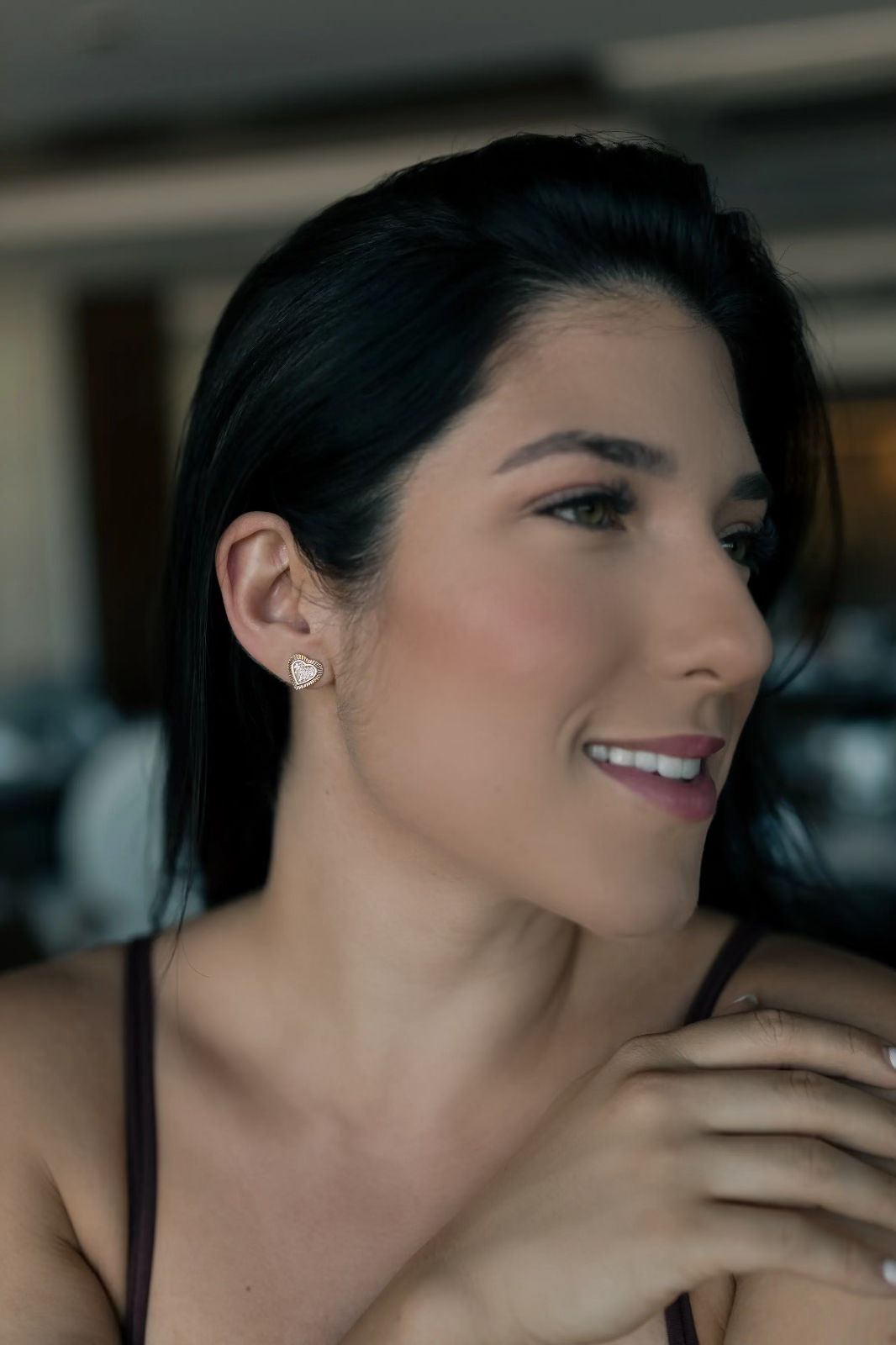 Brinco Coração Cravejado com Moldura Dourado