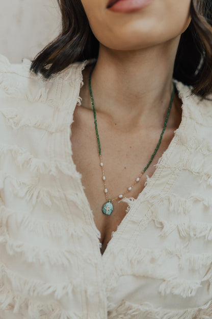 Colar Escapulário Pedra Turquesa Crucifixo e Estrela Dourado