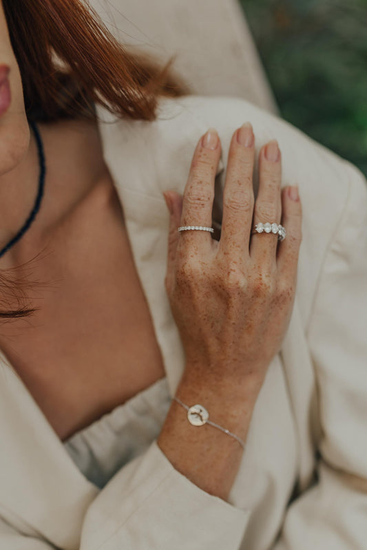 Anel Meia Aliança Oval Moissanite Prata 925 Ródio Branco