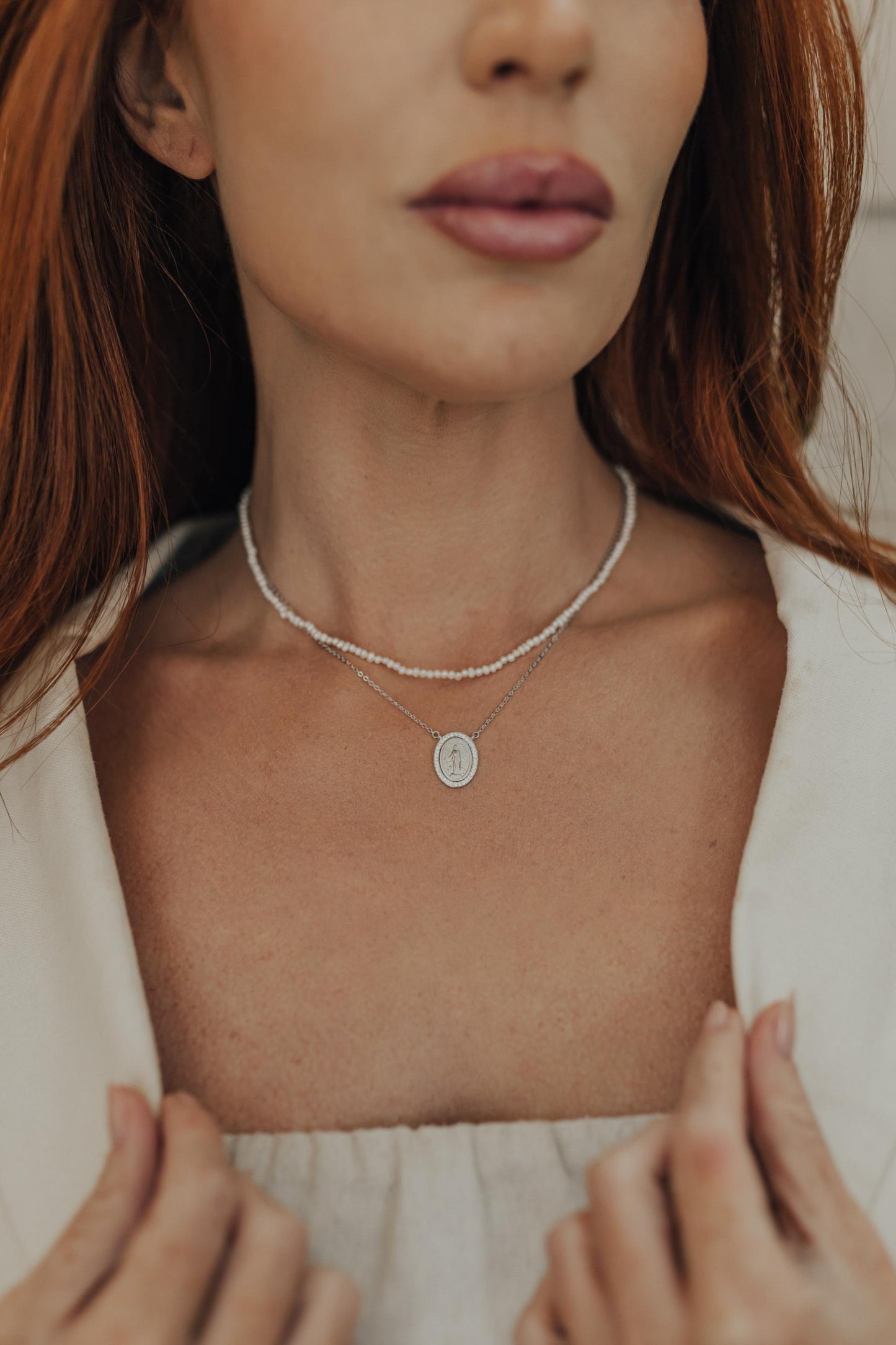 Colar Nossa Senhora das Graças Borda Cravejada Prata 925 Ródio Branco