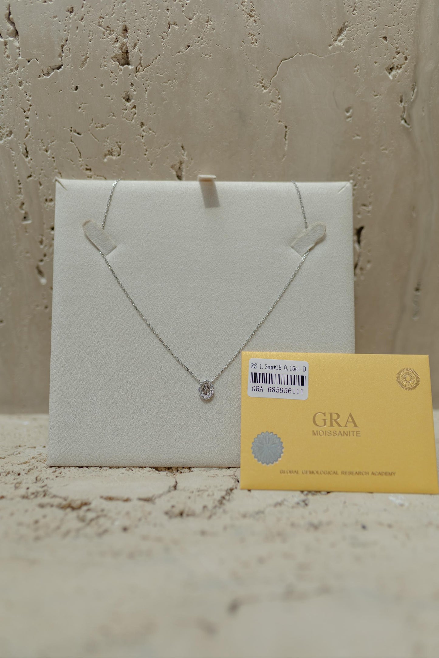 Colar Oval Mini Nossa Senhora das Graças Moissanite Prata 925