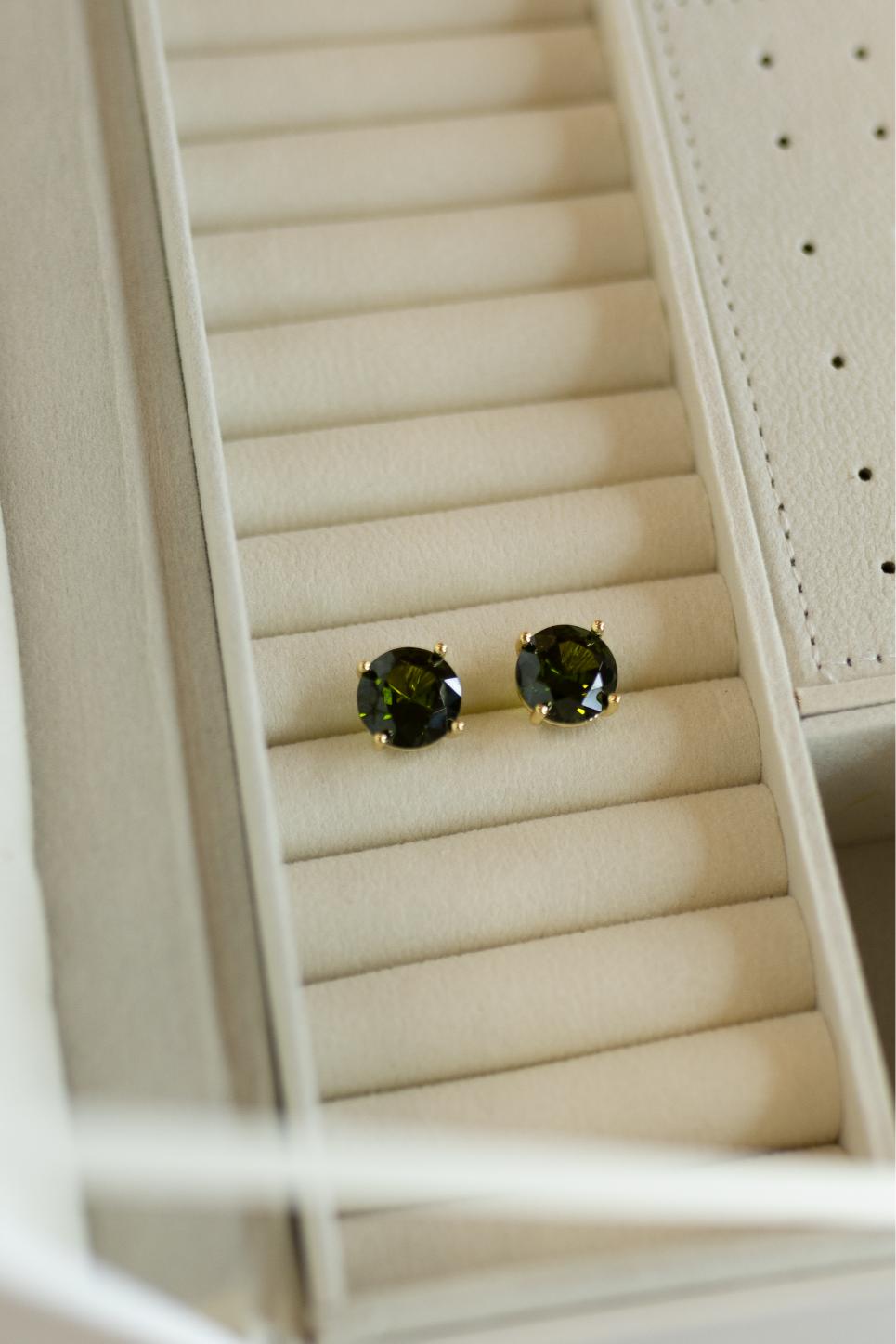 Brinco  Ponto de Luz  Peridoto 12mm Dourado