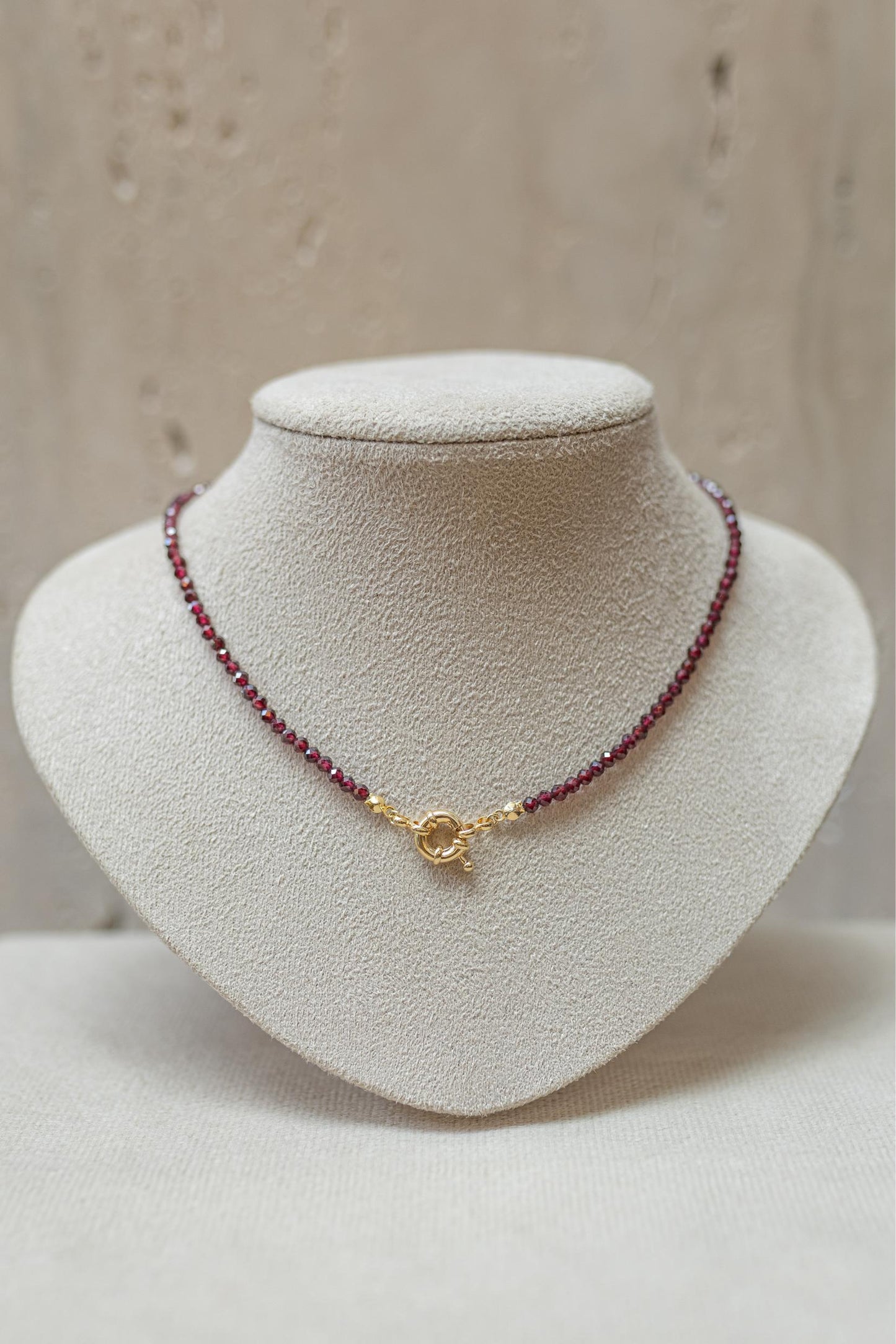 Colar Choker Pedras Naturais Fecho Bóia Dourado