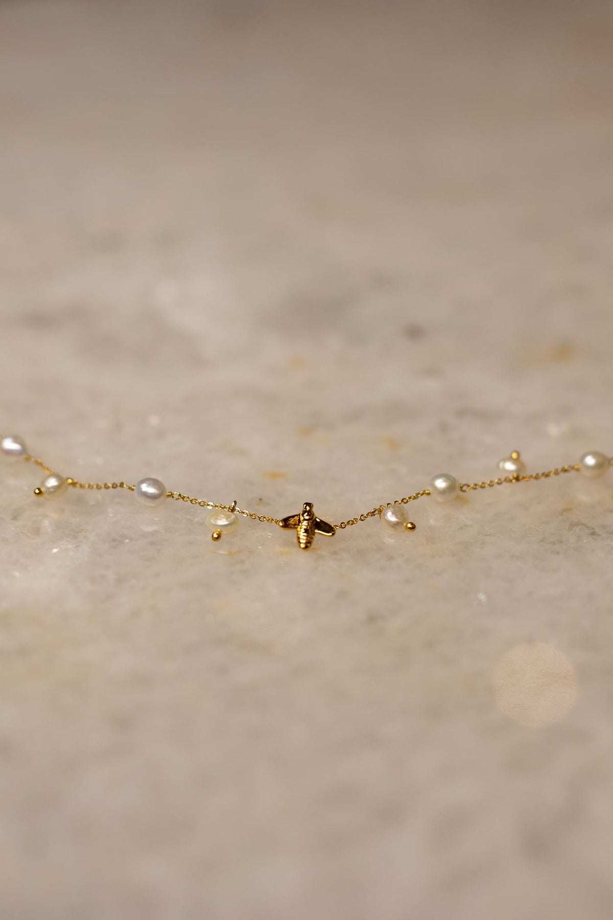 Pulseira Bee Pérolas Dourado
