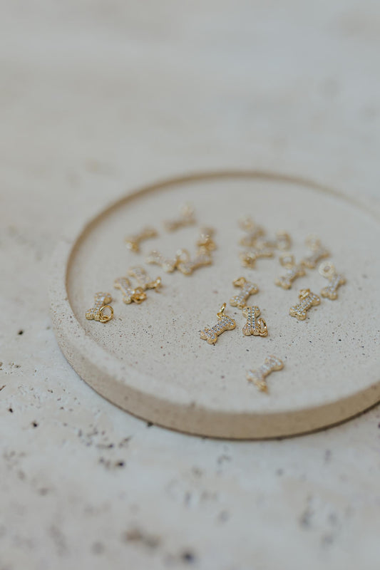 Colar Pingente Pet Osso Cravejado Dourado