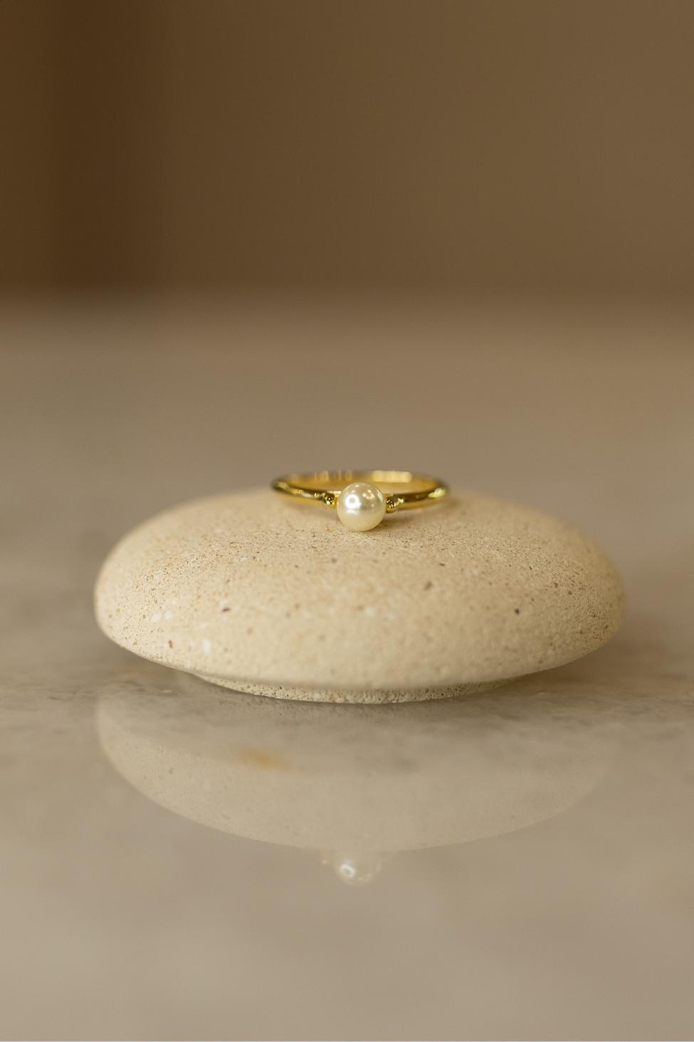 Anel Solitário Pérola Dourado