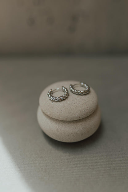 Brinco Argola Torcida Lisa G Ródio Branco