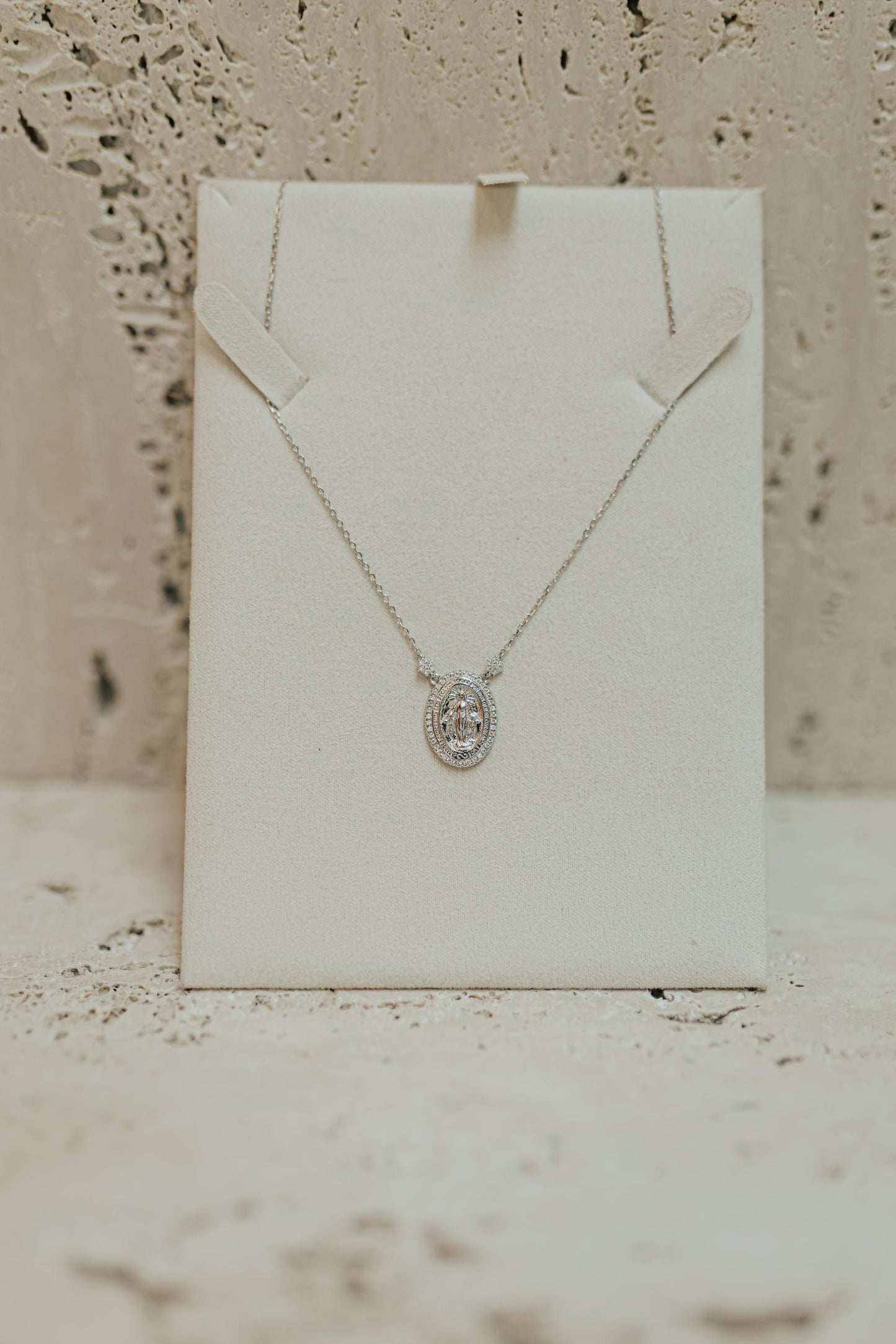 Colar Nossa Senhora das Graças 2 Fileiras Cravejadas Moissanite Prata 925 Ródio Branco