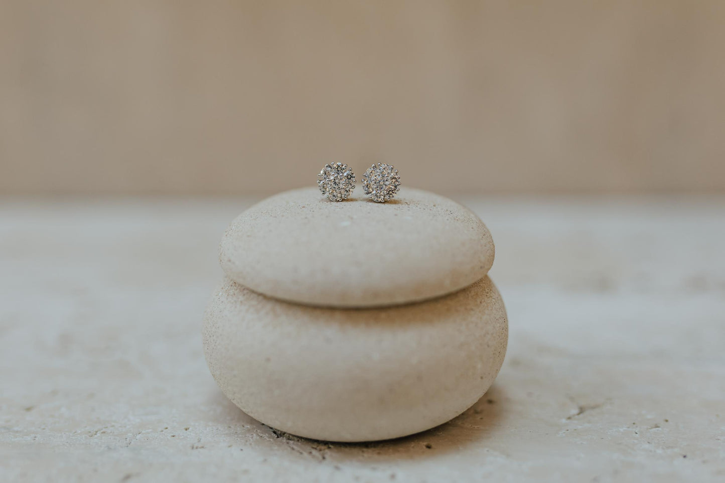 Brinco Flor 4 Garras Prata 925 Ródio Branco
