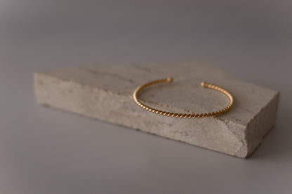 Bracelete Torcido Slim Dourado