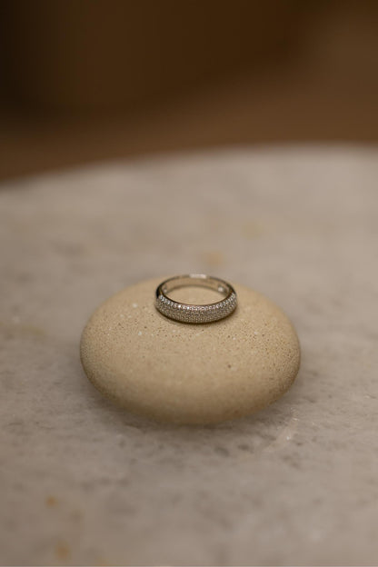 Anel Meia Aliança Bold Cravejada Moissanite Prata 925 Ródio Branco