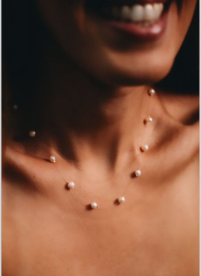 Colar de Nylon com Pérolas Dourado
