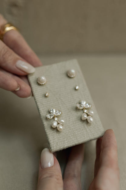 Brinco de Pérola Cravejado Dourado