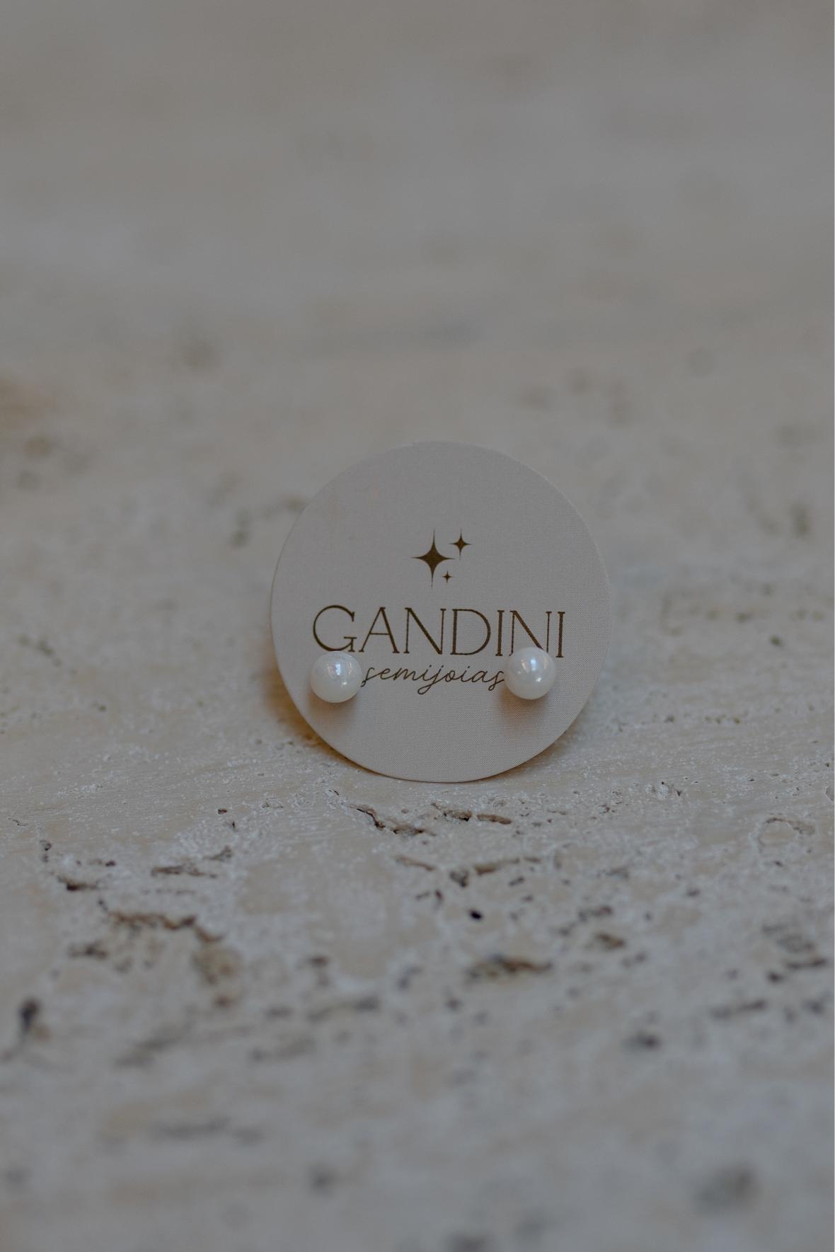 Brinco Pérola Shell 6mm Dourado