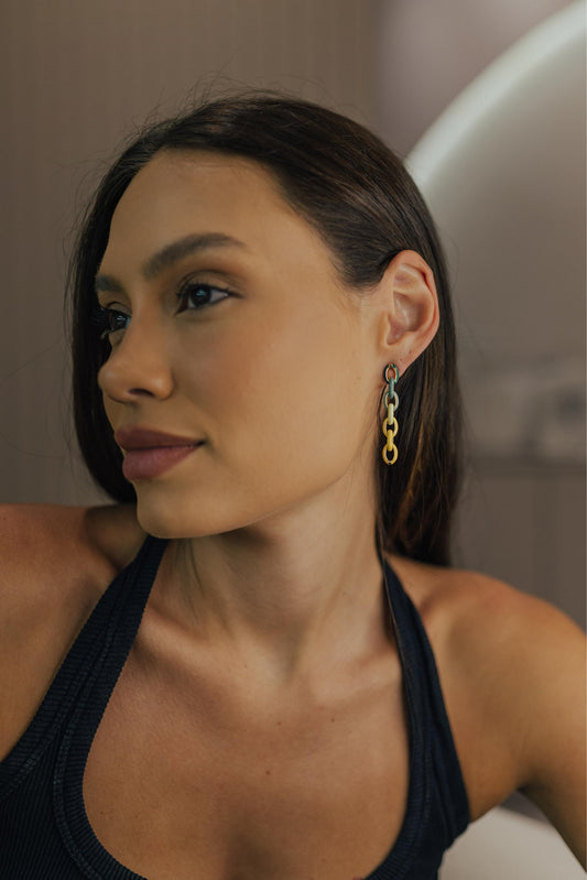 Brinco Elos Esmaltados Verde e Amarelo Dourado