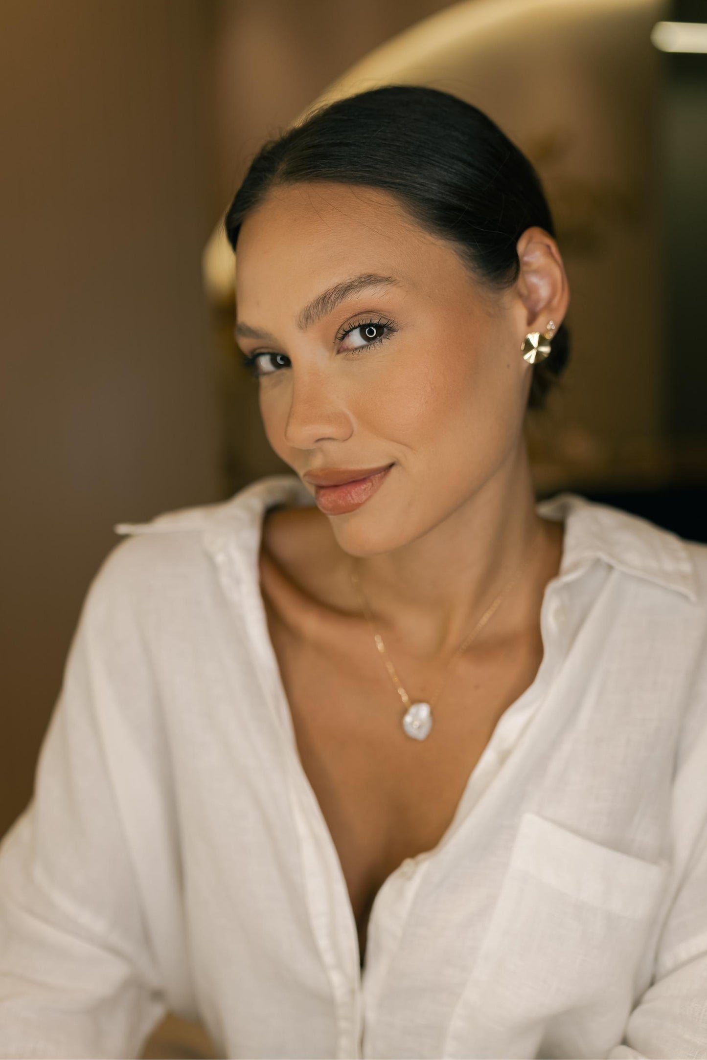 Colar Pingente de Pérola Barroca com Zircônia Dourado