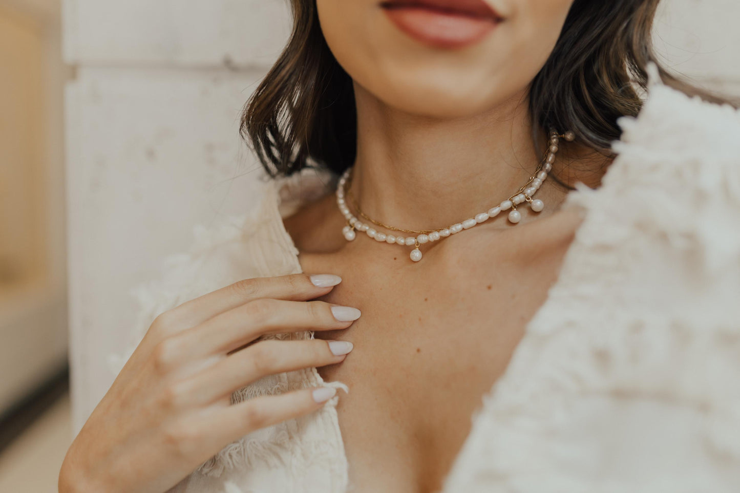 Colar Pérolas de Água Doce com Detalhes Dourado