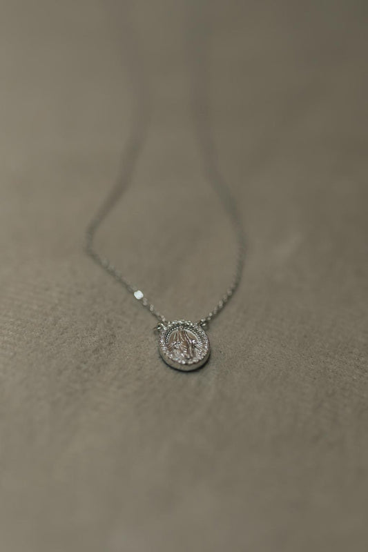 Colar Oval Nossa Senhora das Graças Moissanite Prata 925 Ródio Branco