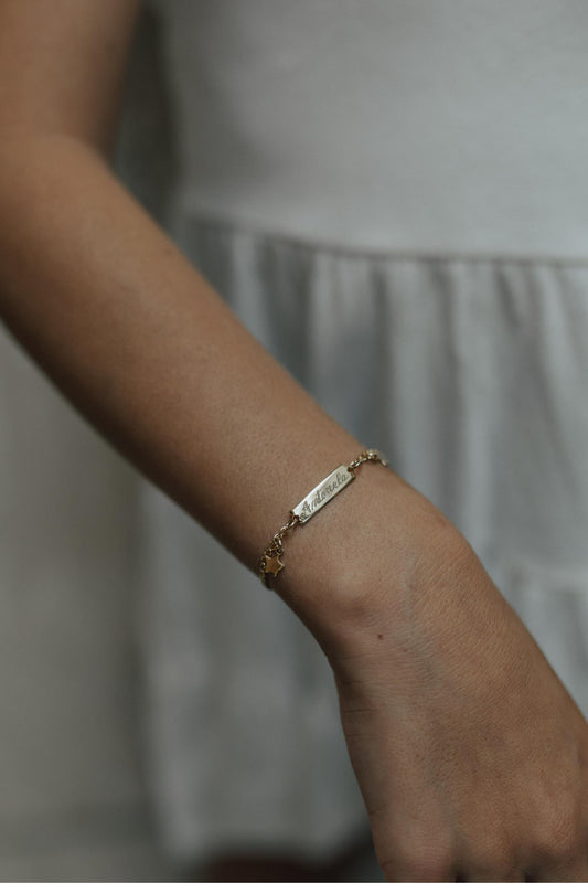Pulseira Infantil Placa de Estrelas Dourado