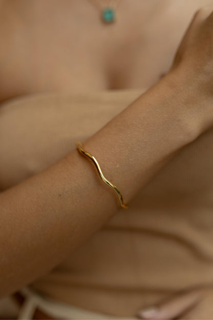 Bracelete Ondas Liso Dourado