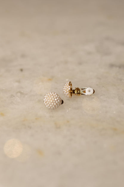 Brinco de Pressão Meia Esfera Micropérolas Dourado