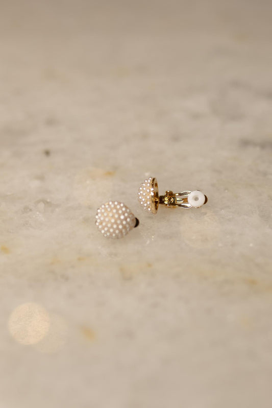 Brinco de Pressão Meia Esfera Micropérolas Dourado
