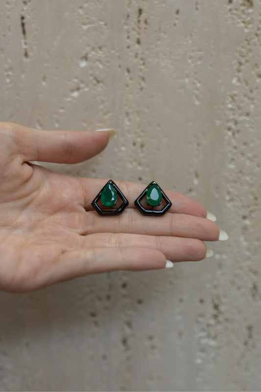 Brinco Gota Esmeralda Triângulo Esmaltado Ródio Negro