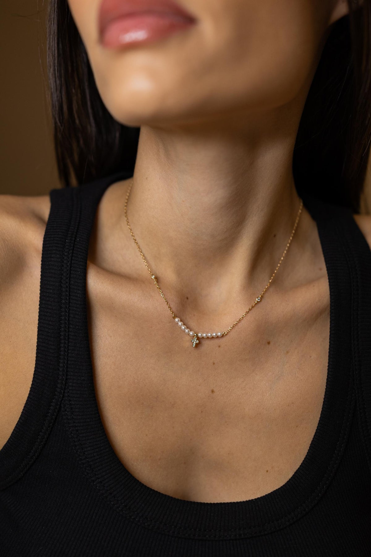 Colar Mini Crucifixo Pérolas Moissanite Prata 925 Dourado