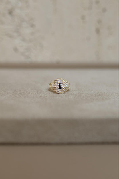 Anel Letra Mix de Banhos Cravejado