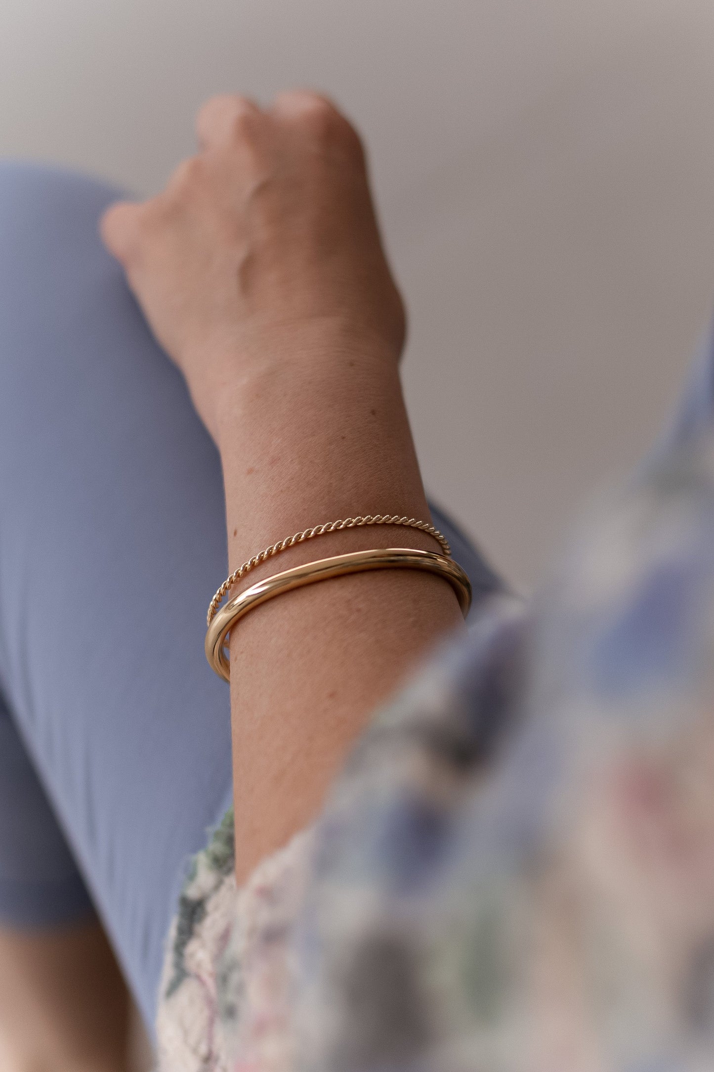 Bracelete Torcido Slim Dourado
