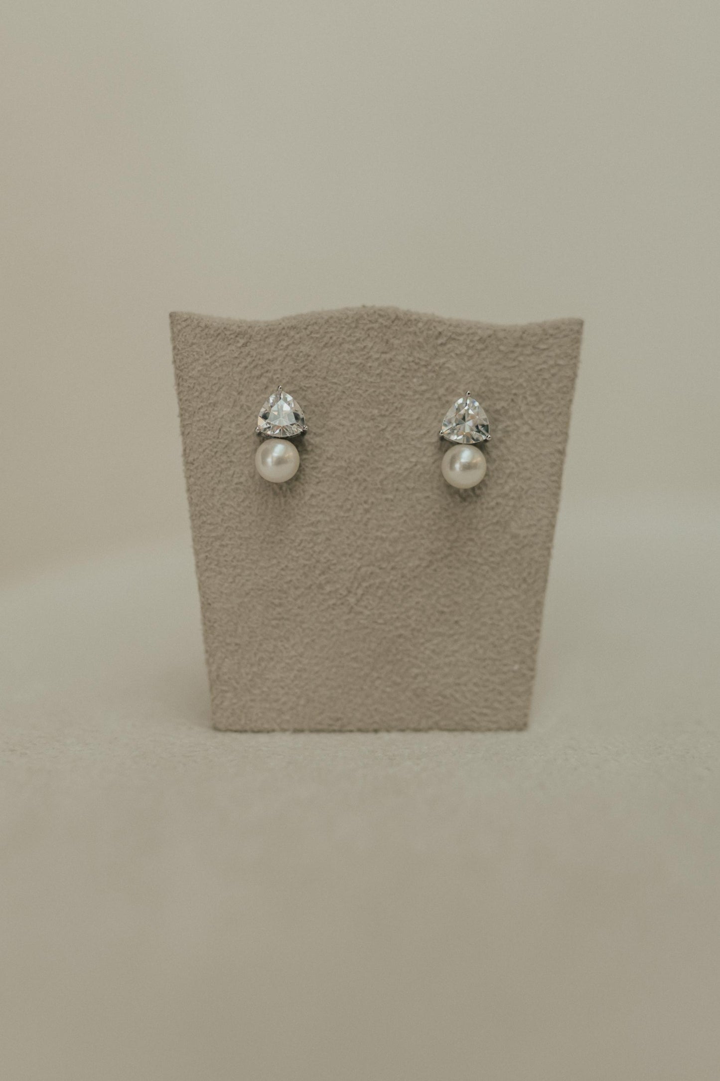 Brinco Triângulo Cristal Ródio Branco