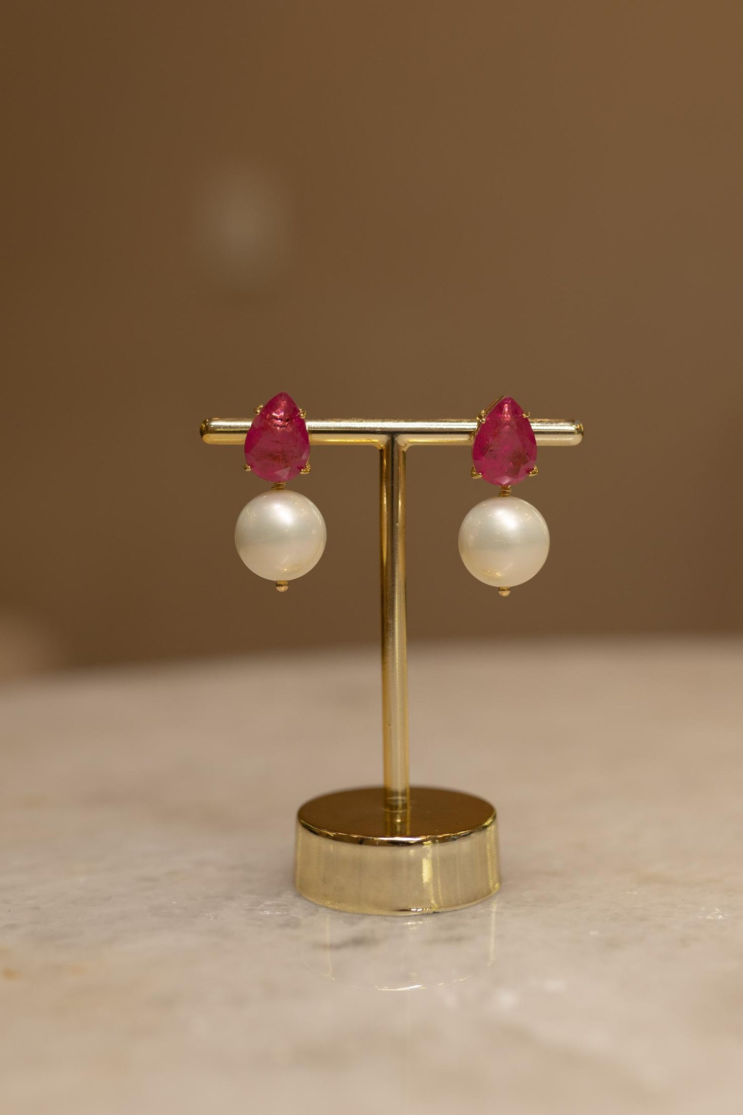 Brinco Gota Rubelita e Pérola Dourado