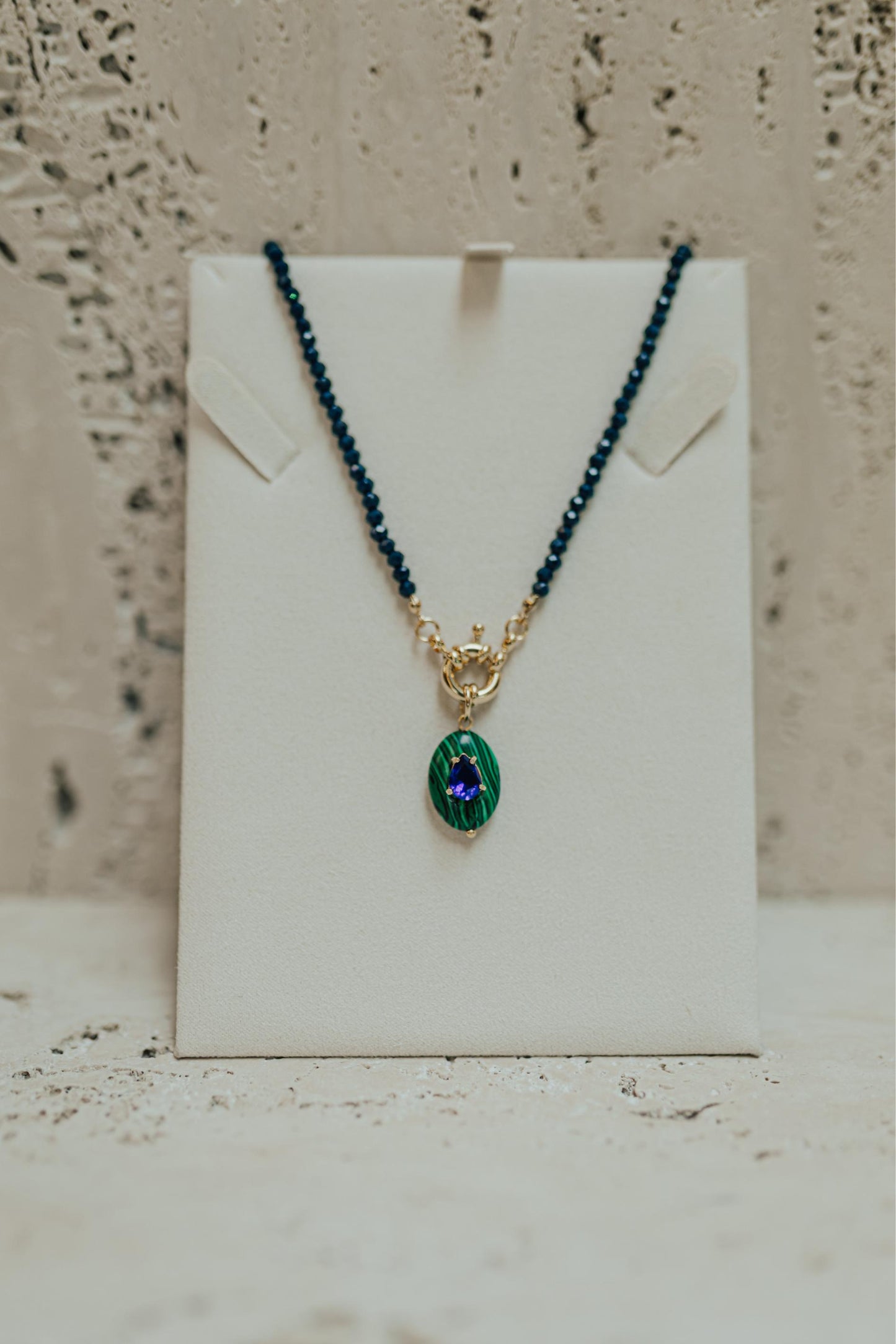 Colar Boho Pedra Malaquita Dourado