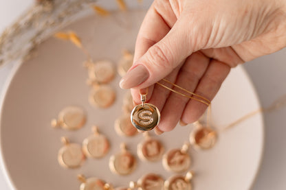 Colar Longo com Letra Personalizada Dourado