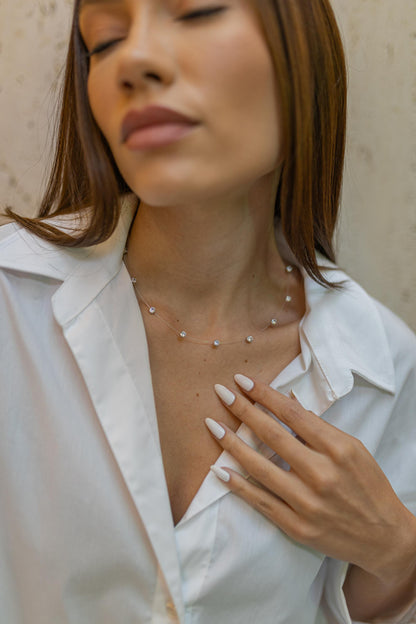 Colar Fio de Nylon Pontos de Luz Ródio Branco