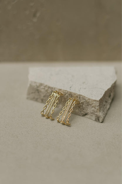 Brinco Ear Hook Pontos de Luz e Elos Dourado