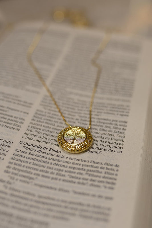Colar Santa Rita de Cássia Dourado