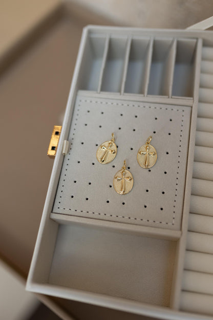 Pingente Cruz Oval Dourado