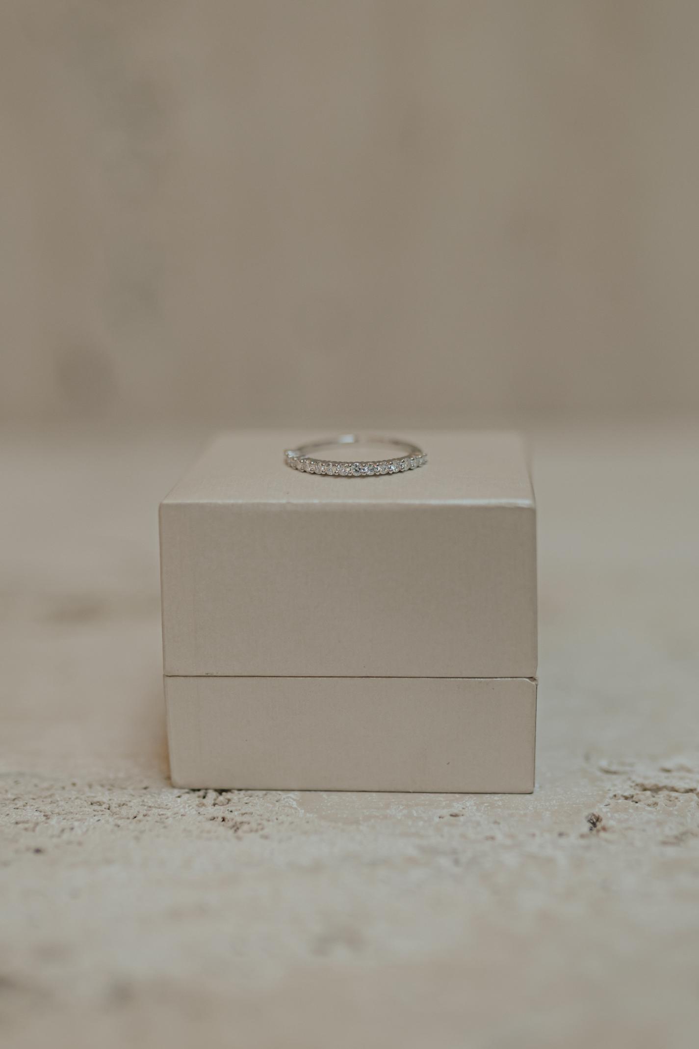 Anel Meia Aliança Ponto de Luz 2mm Moissanite Prata 925 Ródio Branco