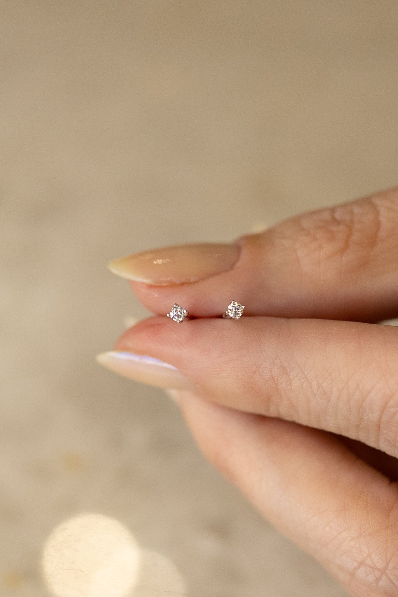 Brinco Mini Ponto de Luz 1,5mm Moissanite Prata 925 Ródio Branco