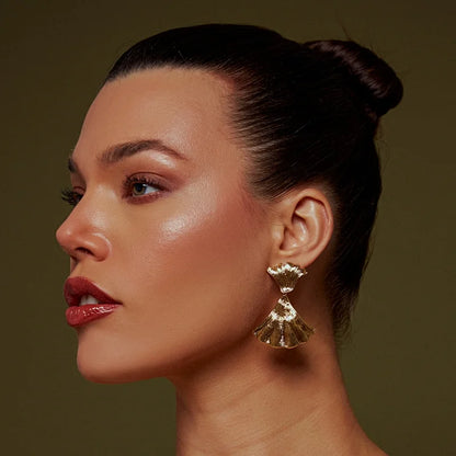 Brinco Pêndulo Pétalas Dourado