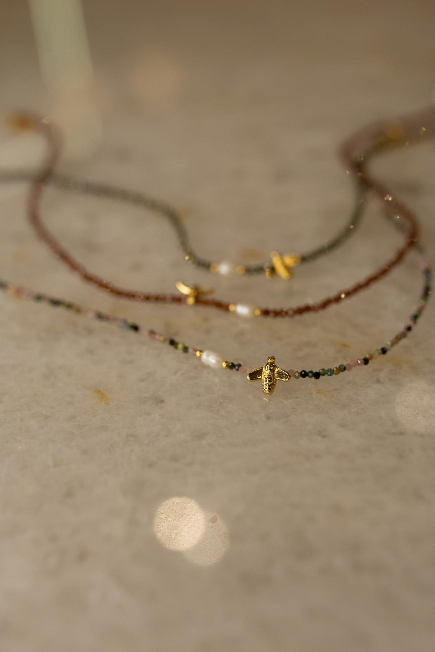 Colar Choker Granada Laranja Bee Dourado
