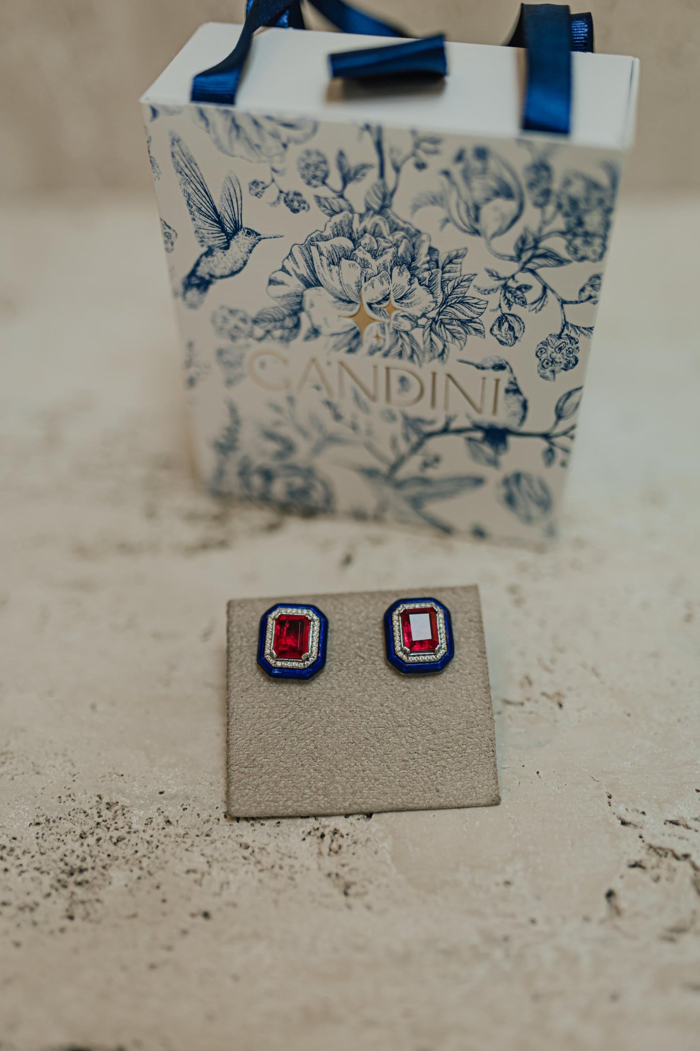 Brinco Retangular Esmaltado Azul Marinho Ródio Branco