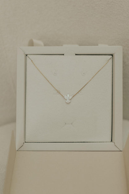 Colar Choker com Divino Espírito Santo Madrepérola Dourado