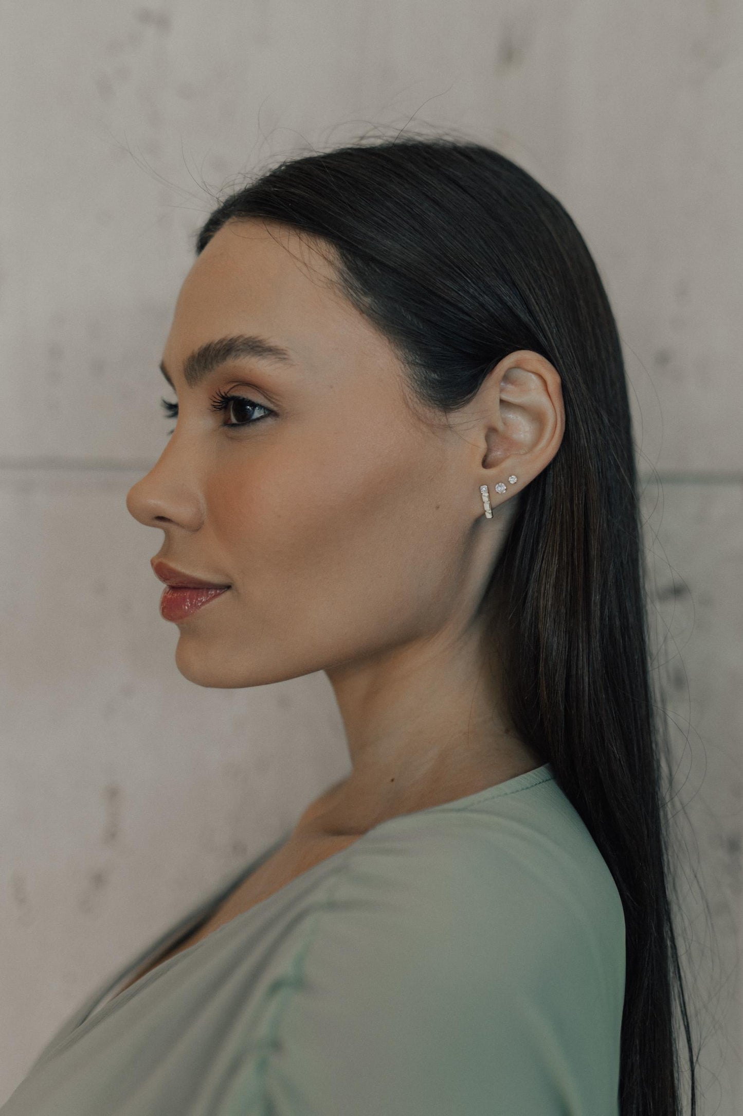 Brinco Ponto de Luz Redondo 4mm Dourado