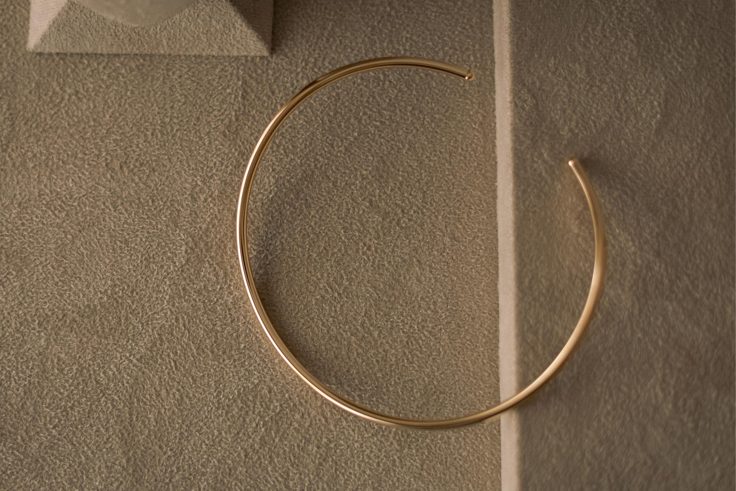 Choker Aro Tubo Liso Dourado