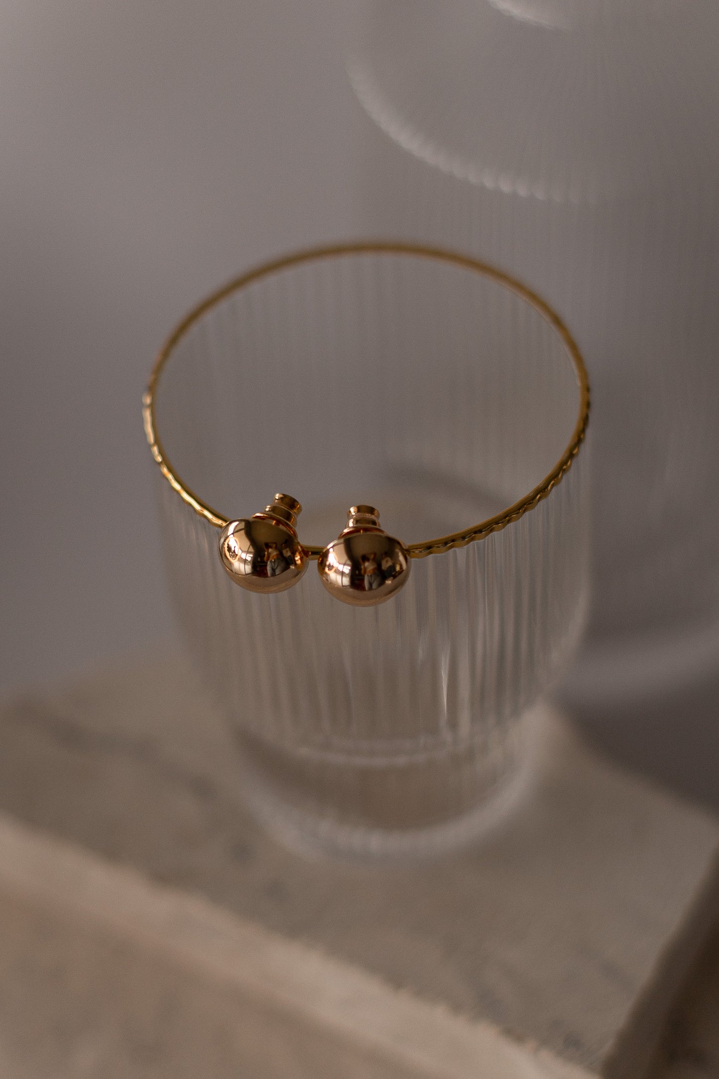 Brinco Botão Meia Esfera P Dourado