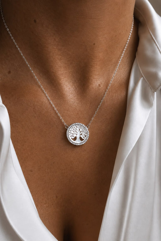Colar Árvore da Vida em Madrepérola com Moissanites em Prata 925 Ródio Branco