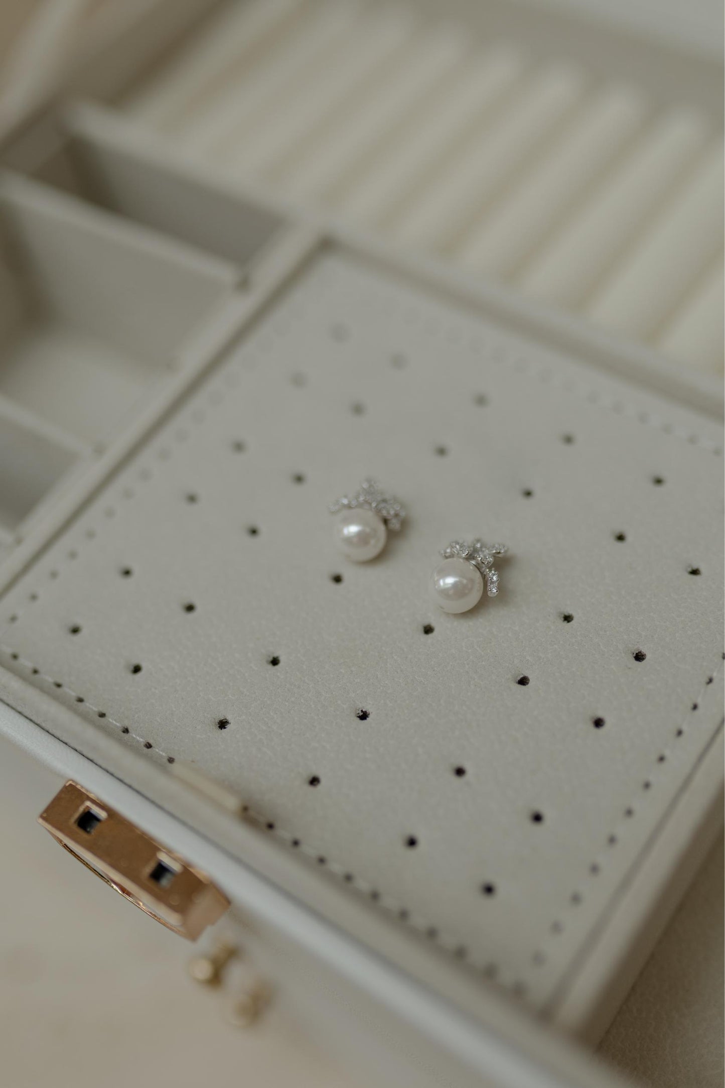 Brinco Flores Cravejada Pérola Prata 925 Ródio Branco